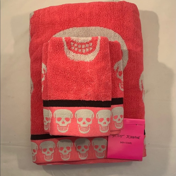 Betsey Johnson Bath Nwt Betsey Johnson 2pcs Skull Towel Set Poshmark